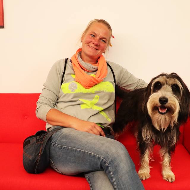 Film-Hunde-Agentur Inhaberin Marion Albers mit Hündin Fanny