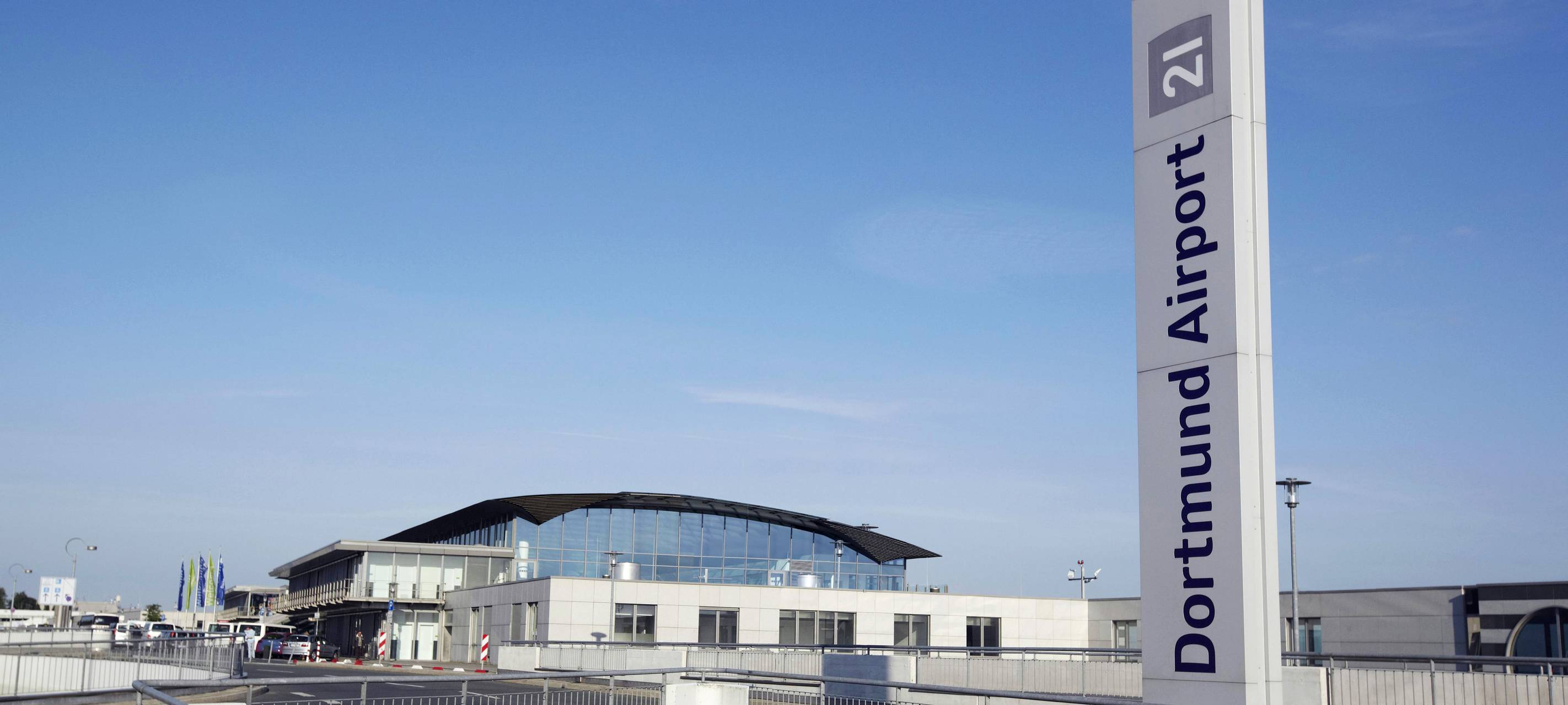 Der Dortmunder Airport von vorne