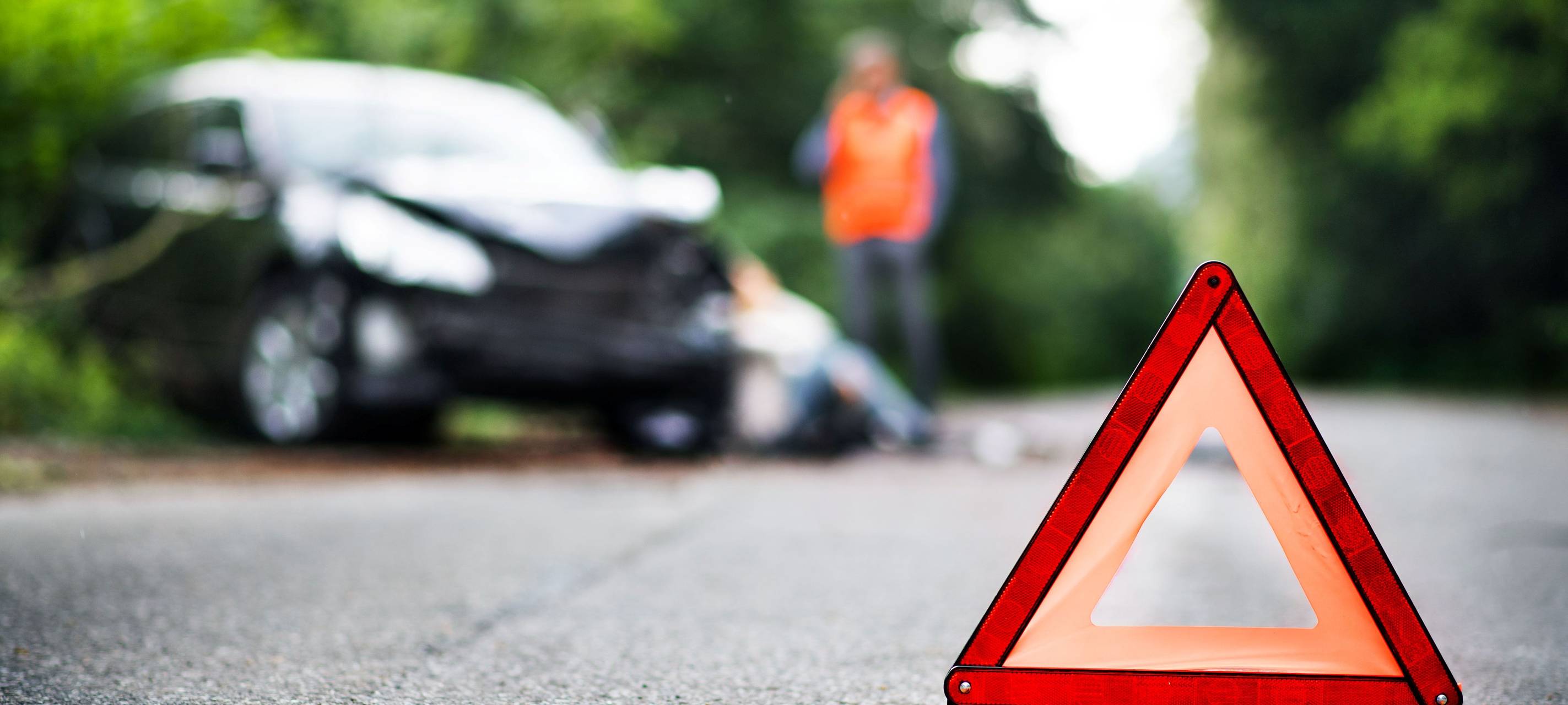 Unfallstelle mit Warndreieck