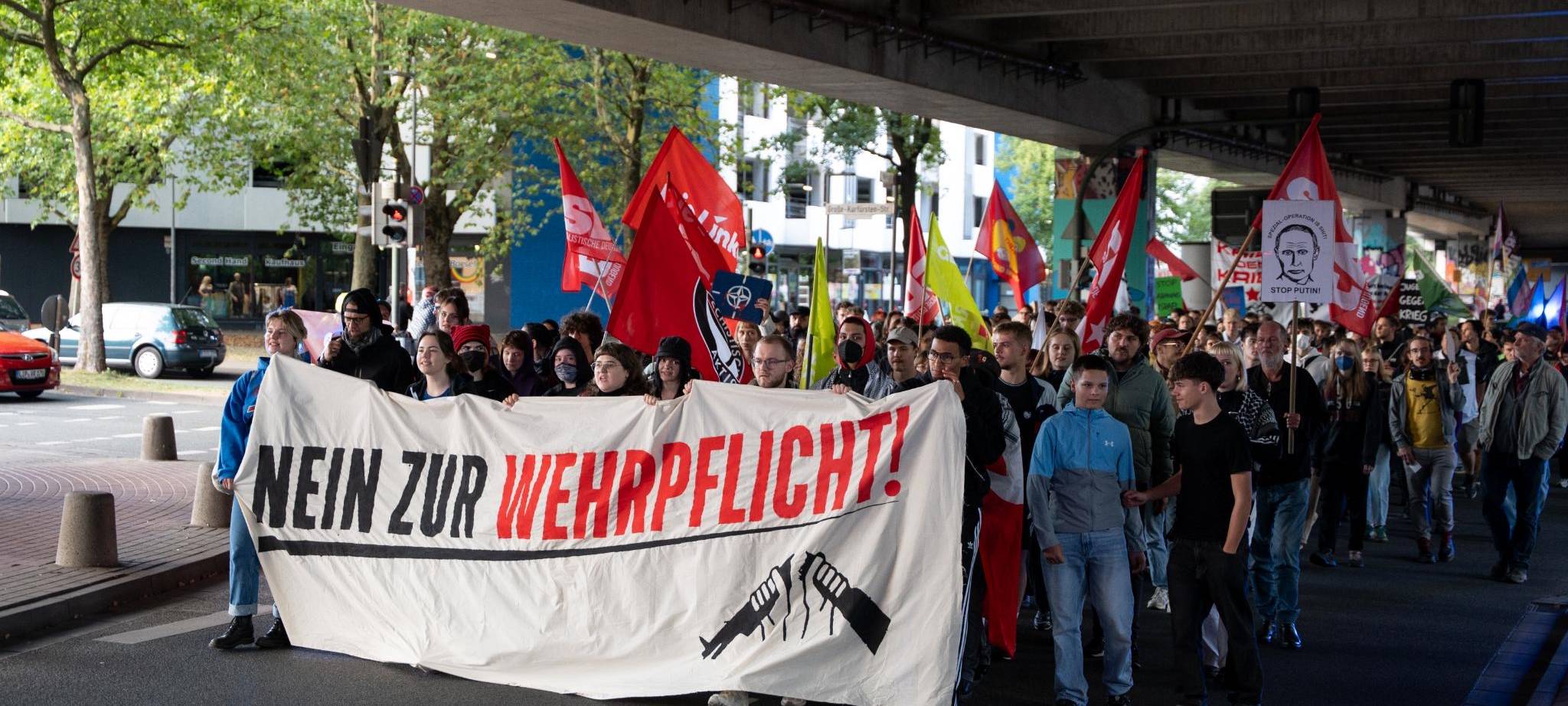 Schulstreik gegen Wehrdienst-Pläne in Dortmund