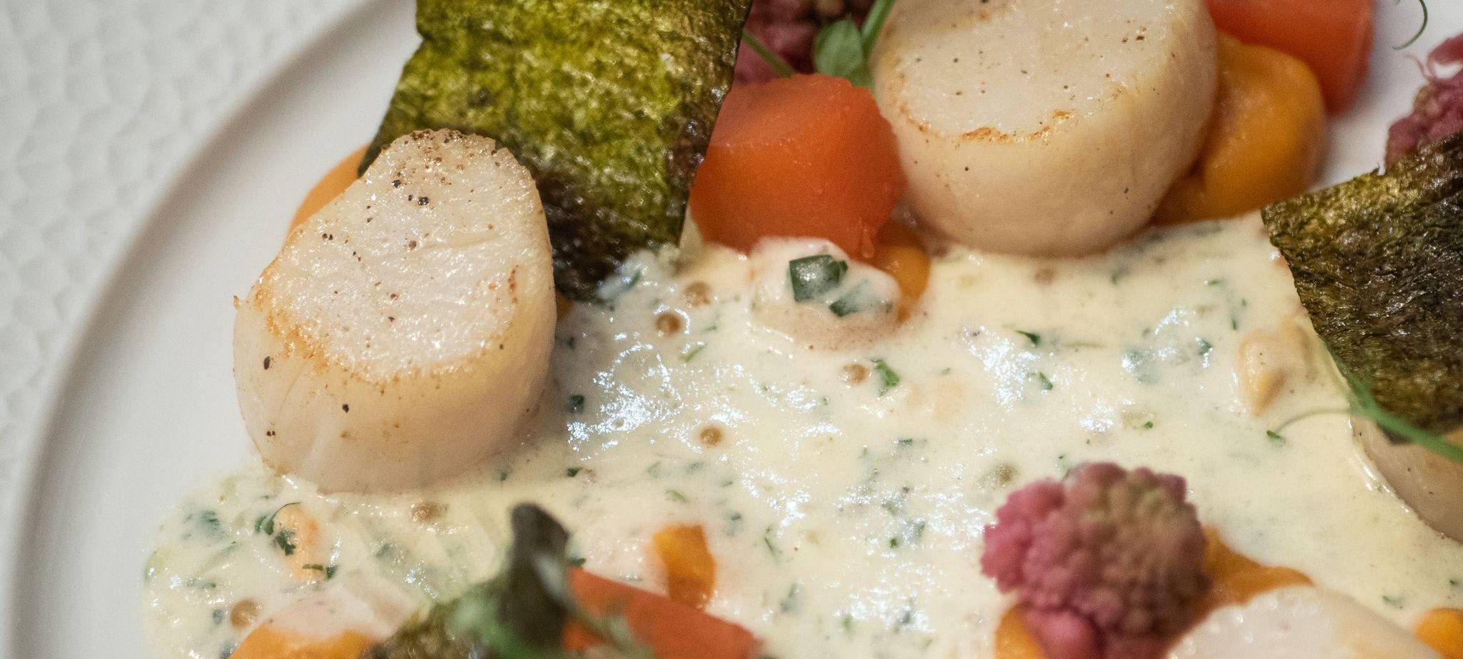 Jakobsmuscheln auf Süßkartoffelpüree