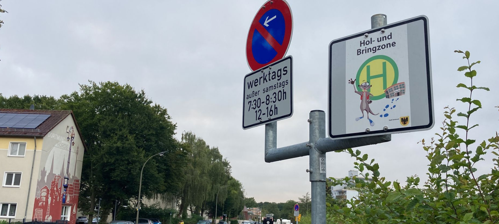 Straßenschild: Temporäre Sperrung für motorisierten Verkehr an der Kerschensteiner Grundschule in Dortmund